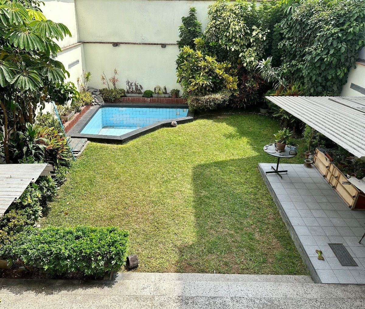 4 de 9: Amplio Jardín con piscina y terraza