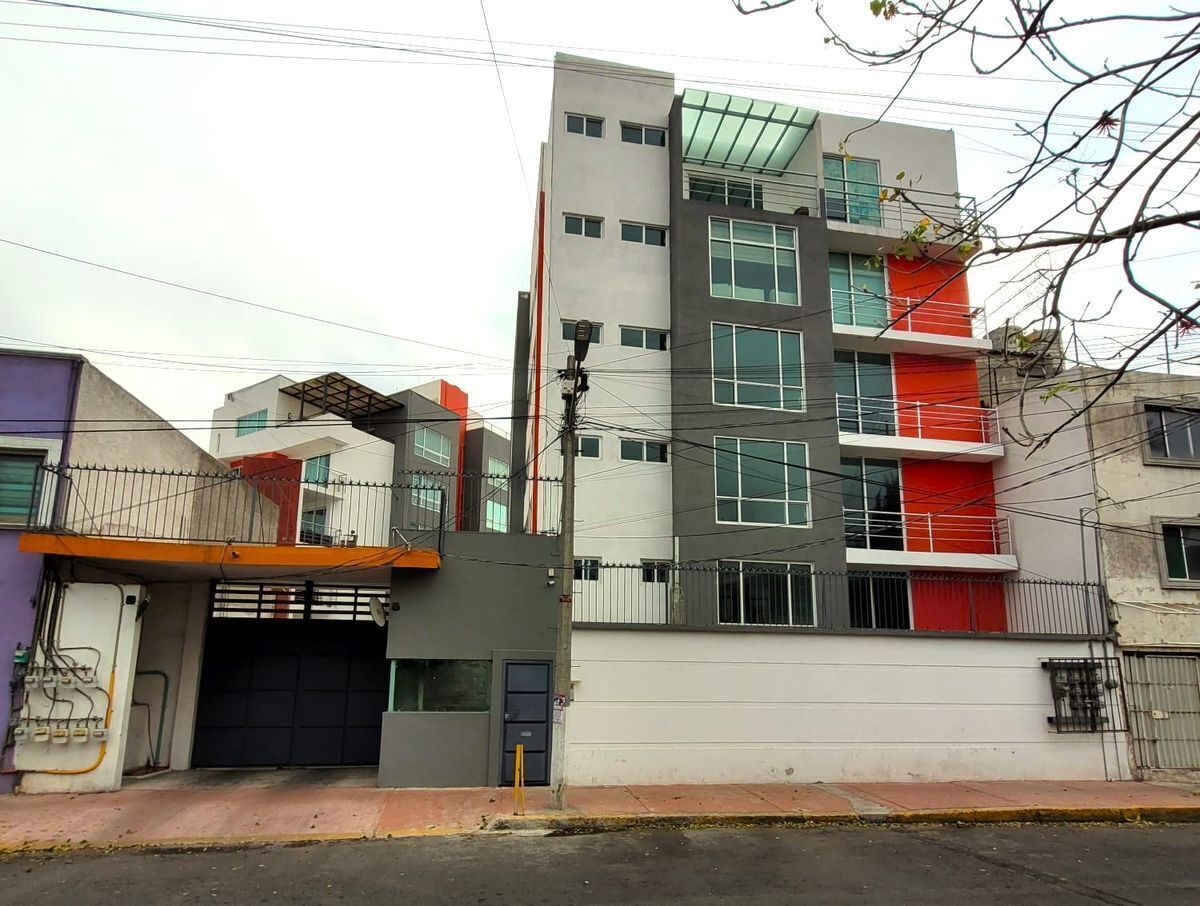1 de 13: Edificio con protón eléctrico. 