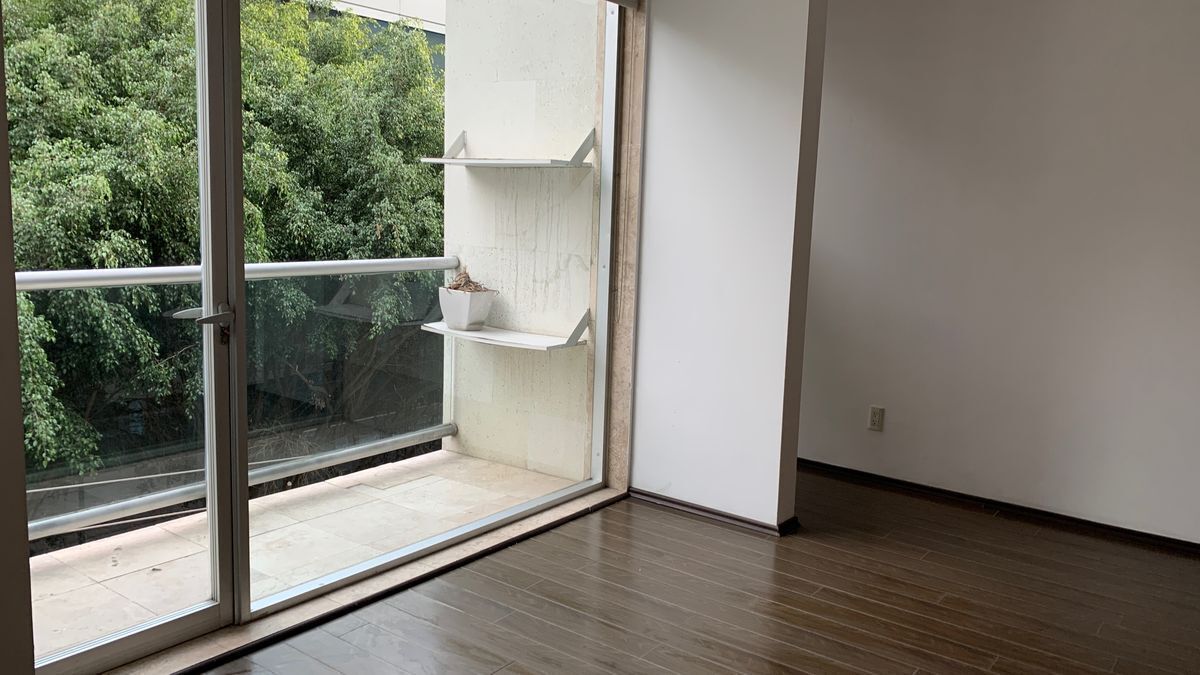 3 de 40: Balcón de la sala 