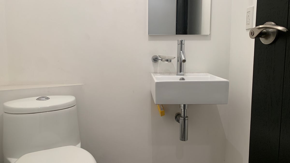 7 de 40: Baño Visitas