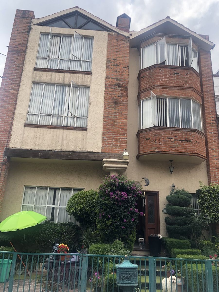 1 de 12: FACHADA

