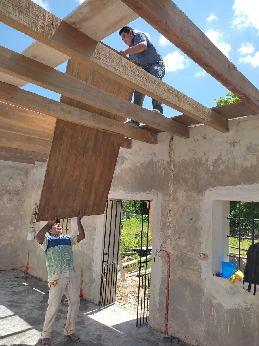 4 de 34: Casita en remodelación.