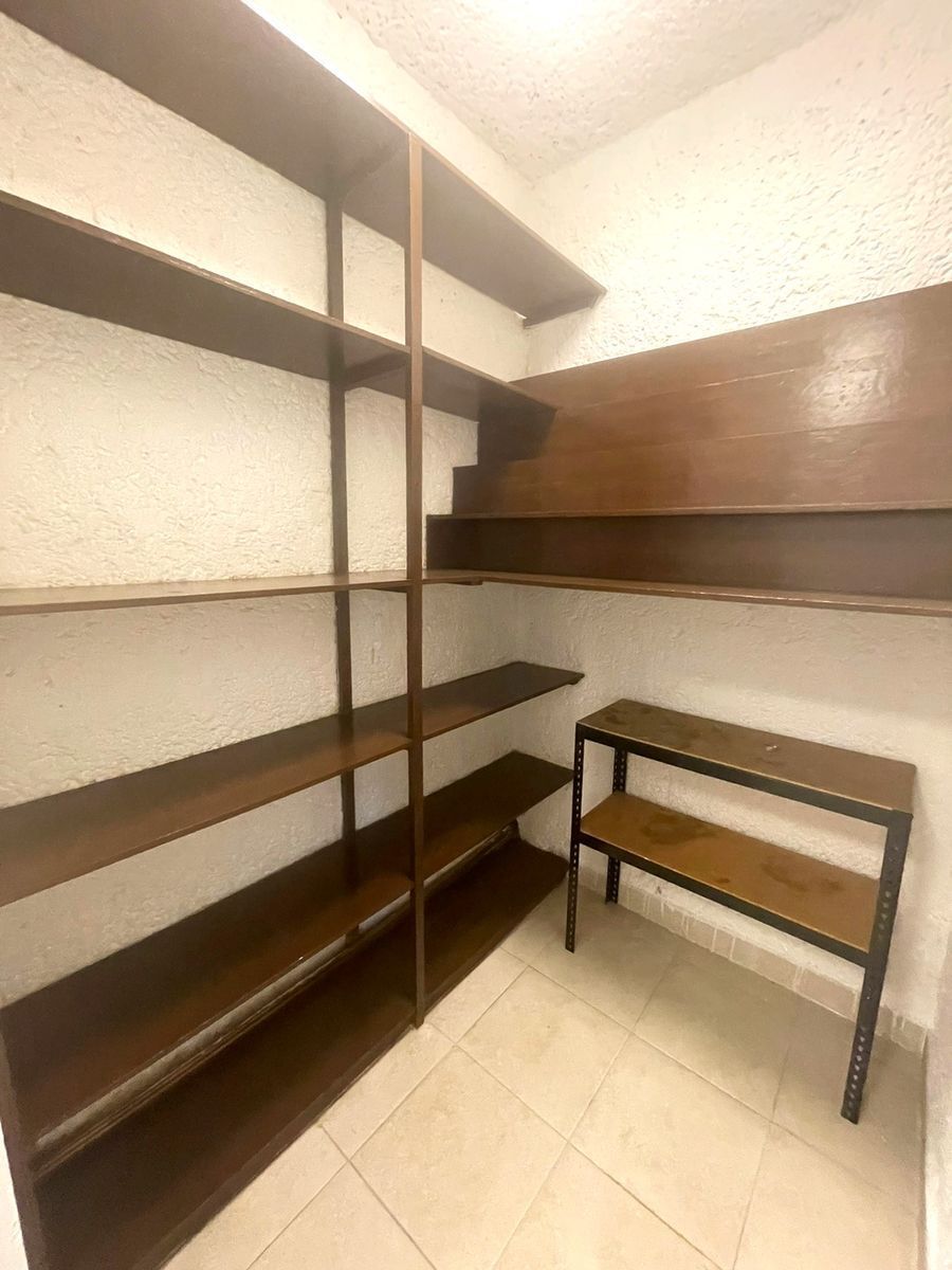 6 de 34: Cuarto de despensa
