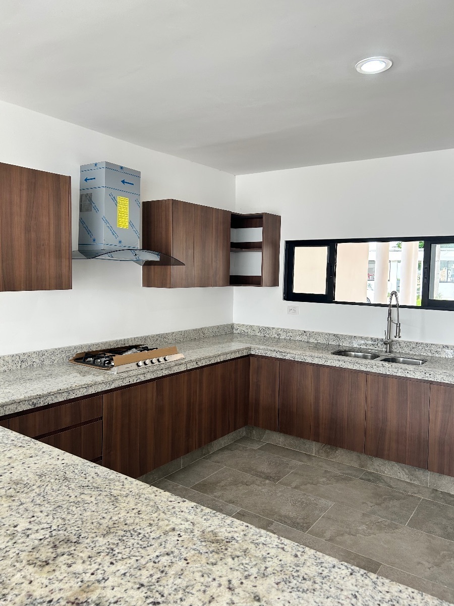 1 de 16: Cocina equipa parrilla eléctrica (cuenta con paneles solares