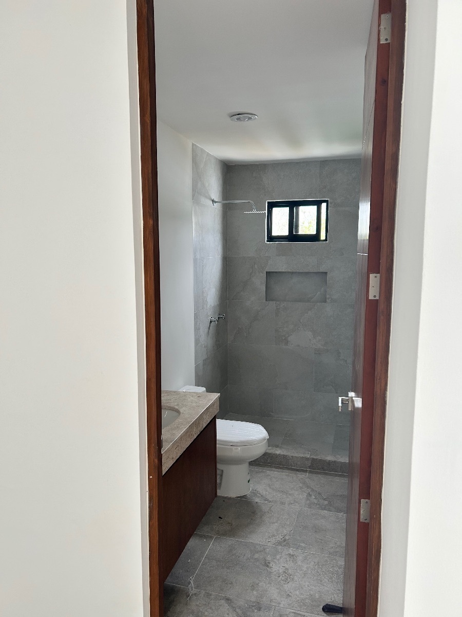 8 de 16: Baño recámara secundaria