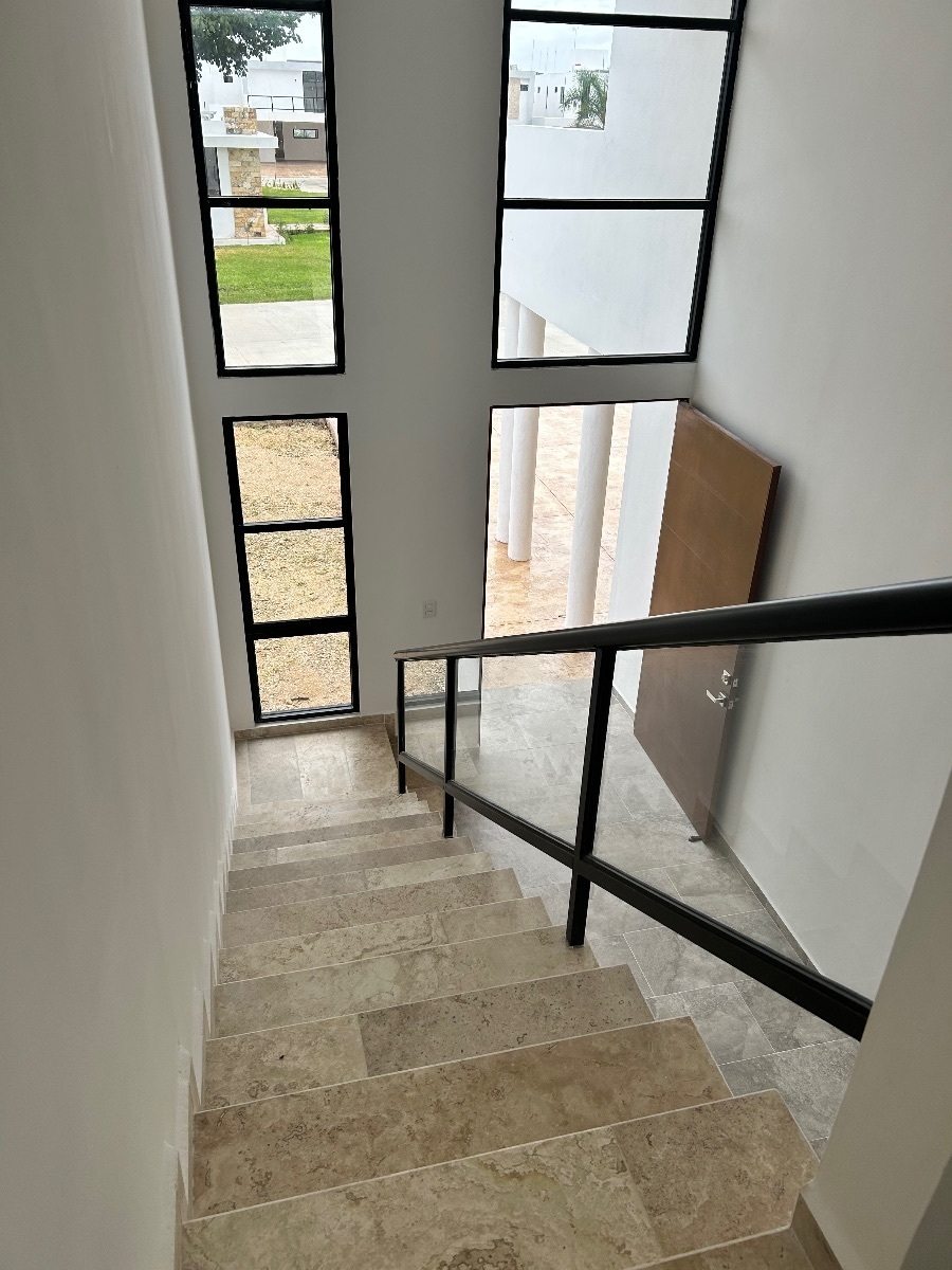 7 de 16: Entrada con doble altura