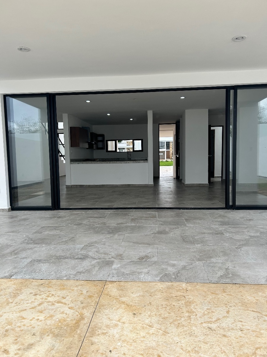 10 de 16: Terraza y alberca