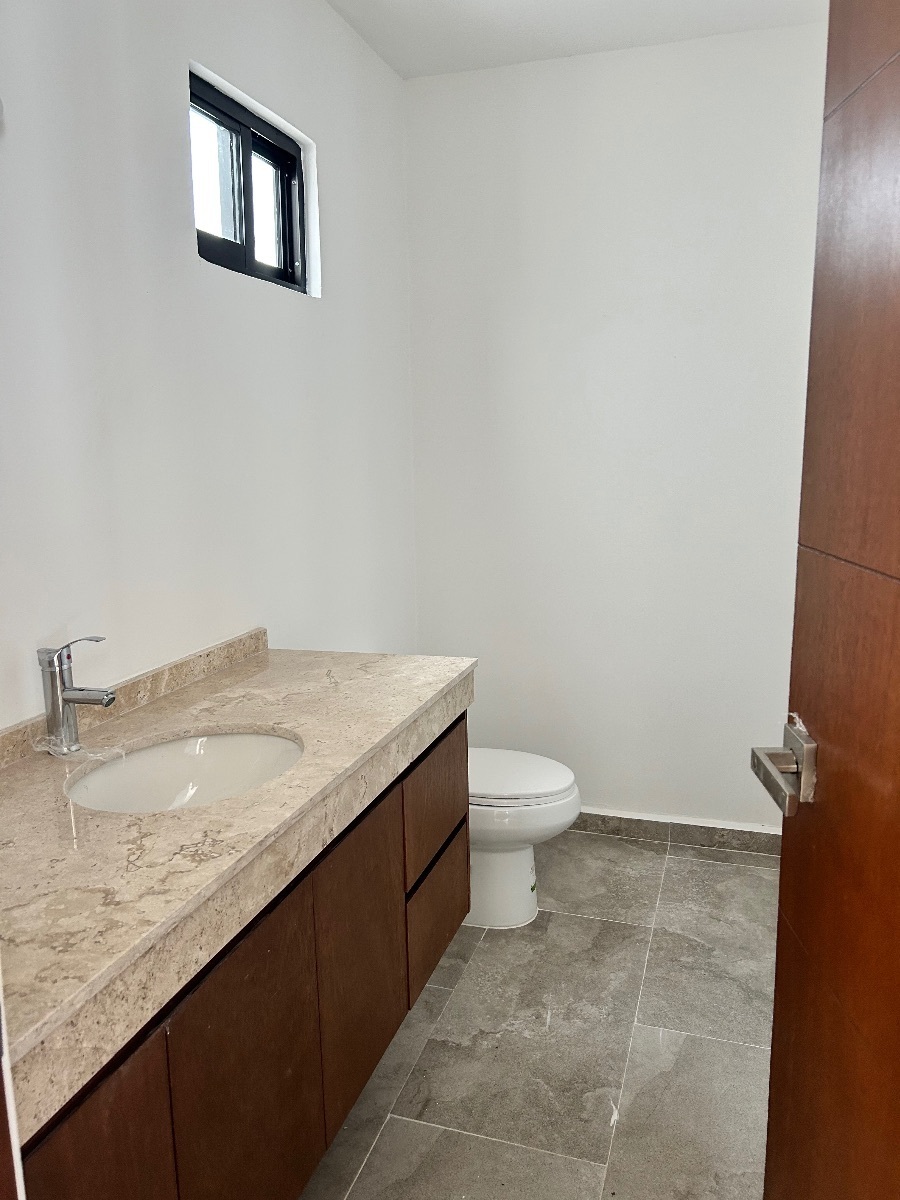 14 de 16: Baño de visita