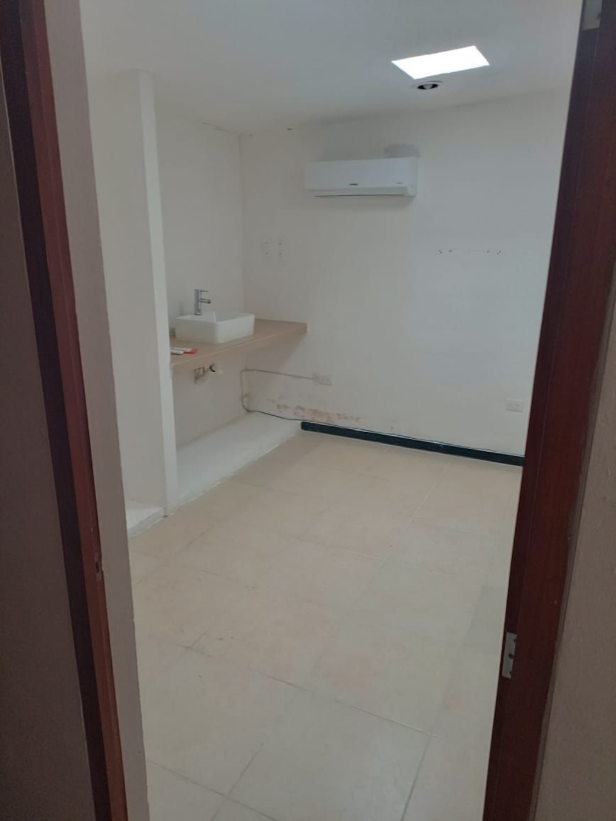 4 de 12: PRIVADO CON LAVABO Y ESPACIO PARA CLOSET