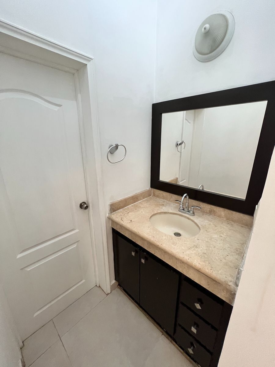 14 de 23: Baño recamara principal