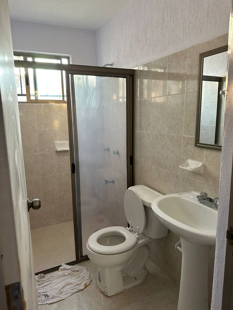 5 of 15: BAÑO COMPARTIDO 