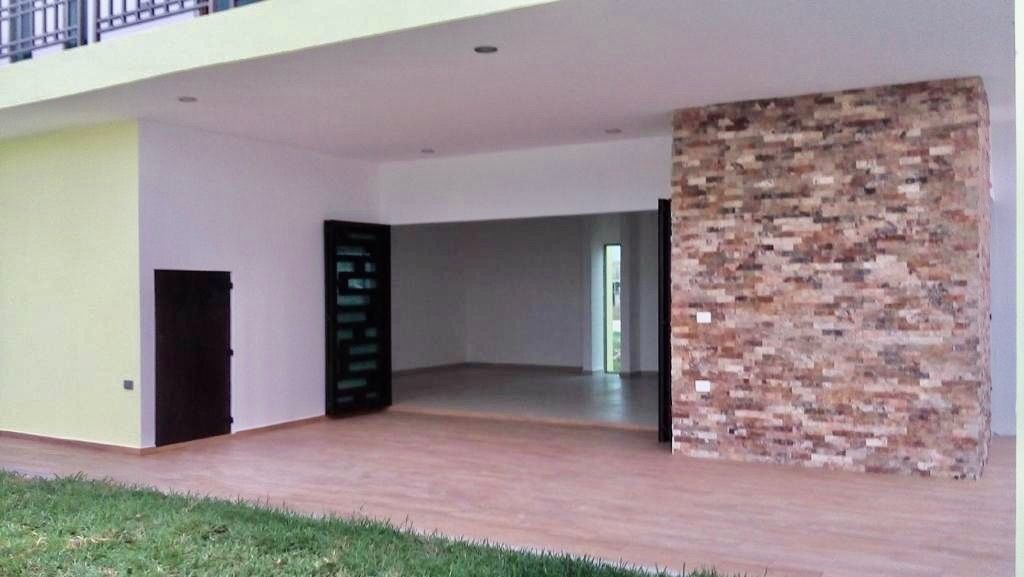 13 of 17: TERRAZA TECHADA JARDIN