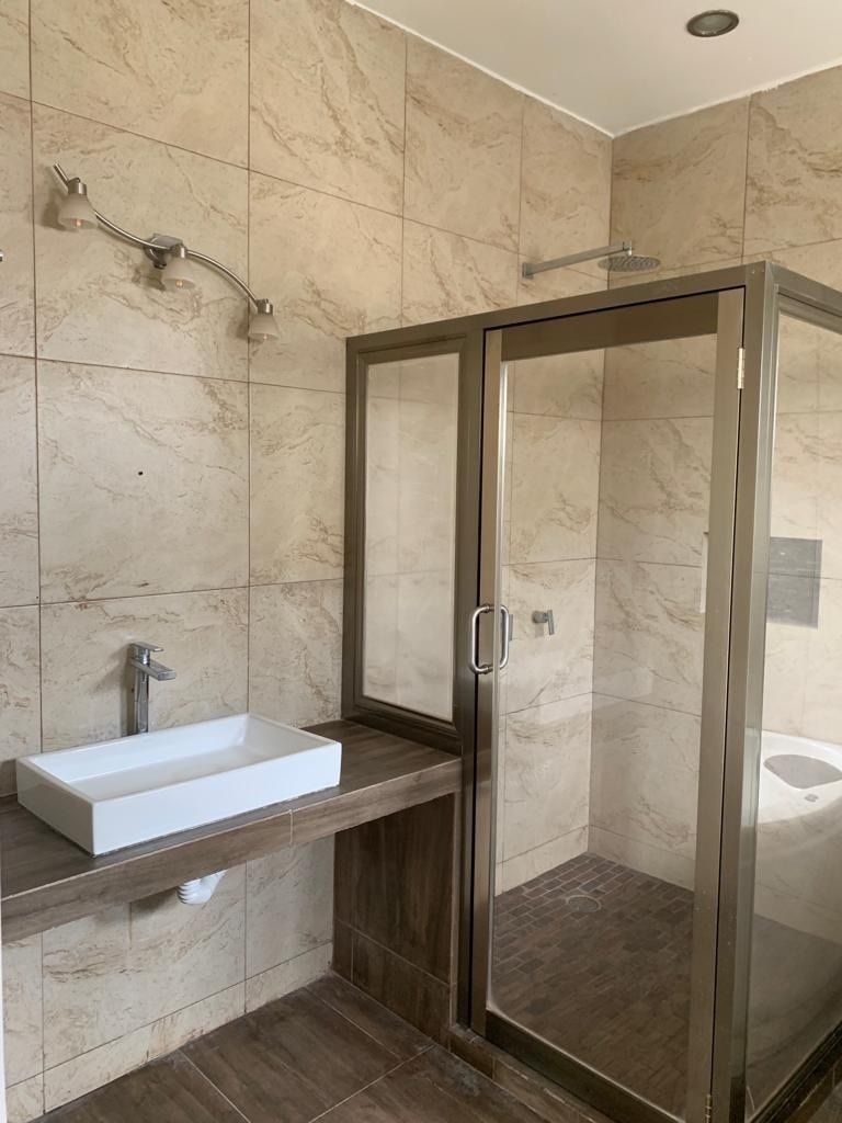 16 of 17: BAÑOS COMPLETOS 