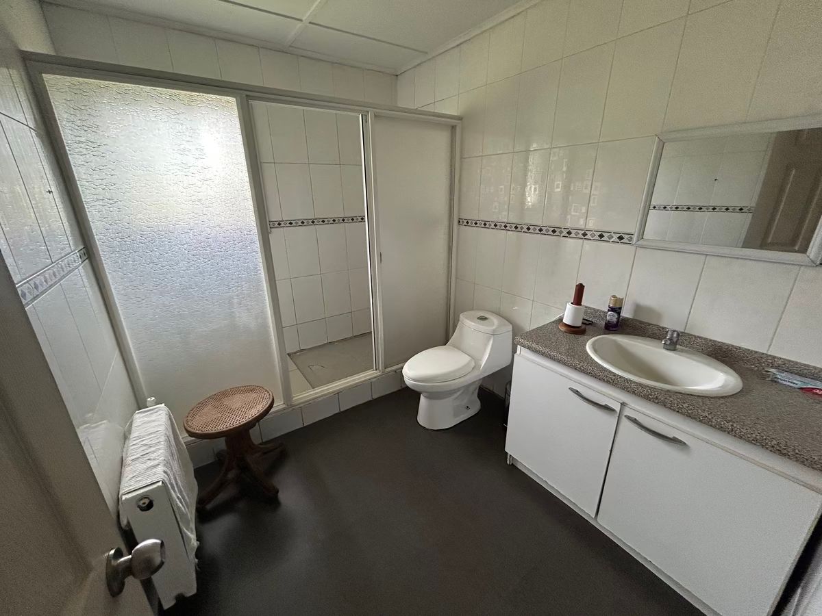 12 de 27: Baño casa 1