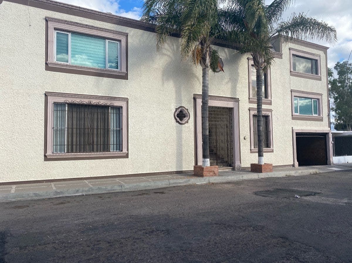 Rental of a large house in Fracc. Las Playas, half a block from Enrique Carrola, photo 1 of 38