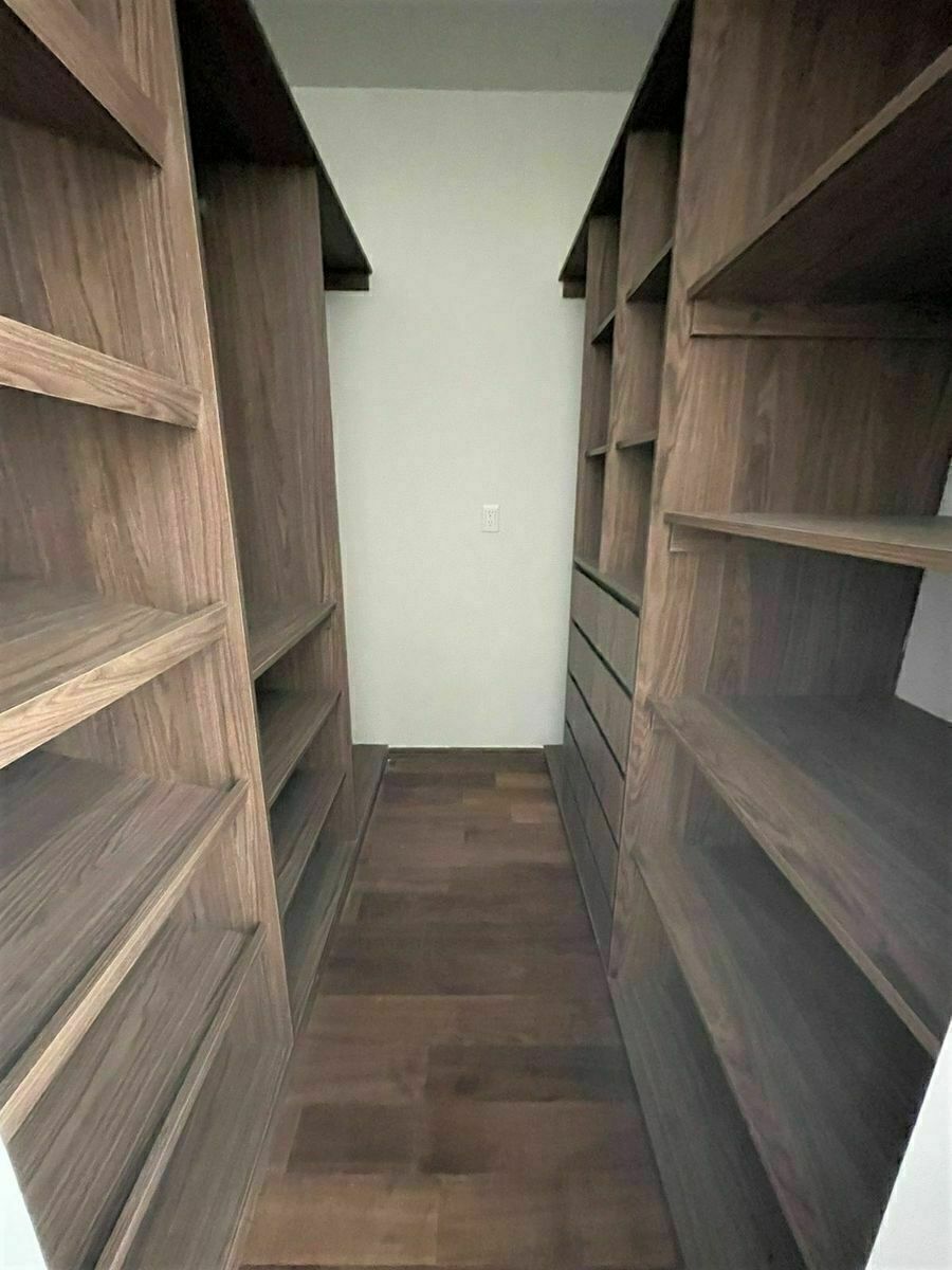 5 de 13: Vestidor de recamara principal 