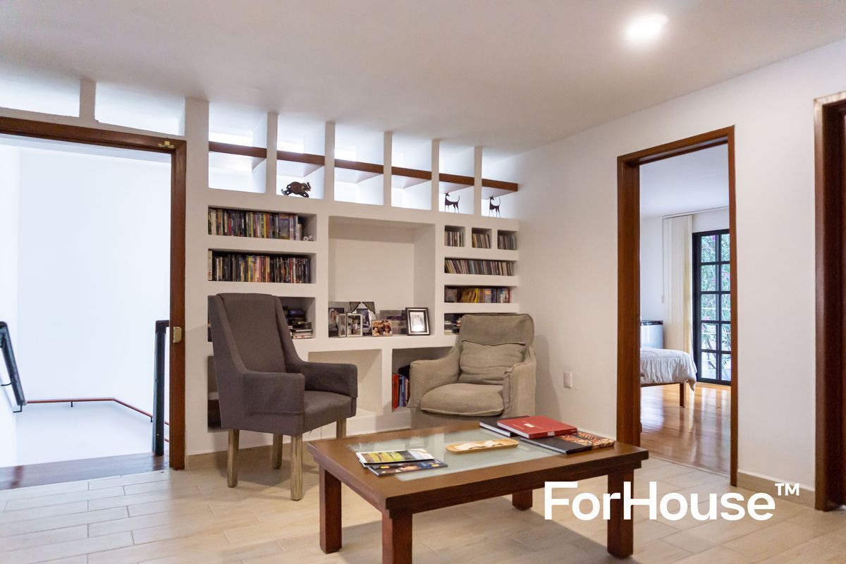 27 of 29: Family room