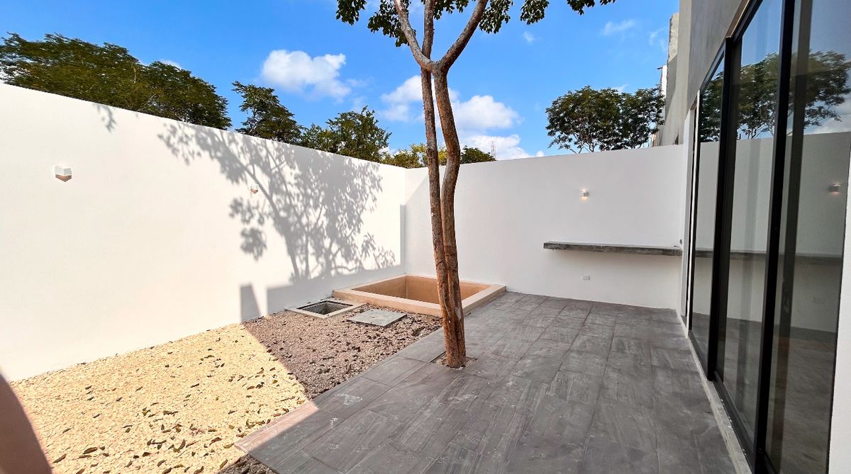 3 of 24: TERRAZA
