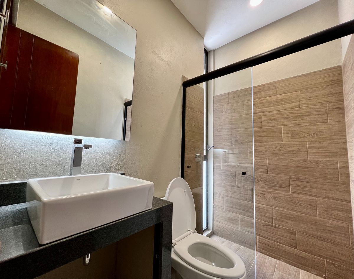 5 de 35: BAÑO COMPLETO EN PLANTA BAJA
