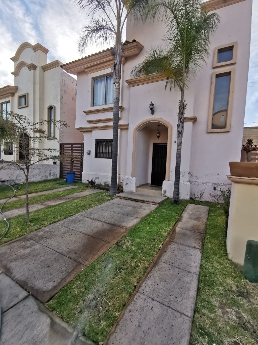 Casa en villa California en venta