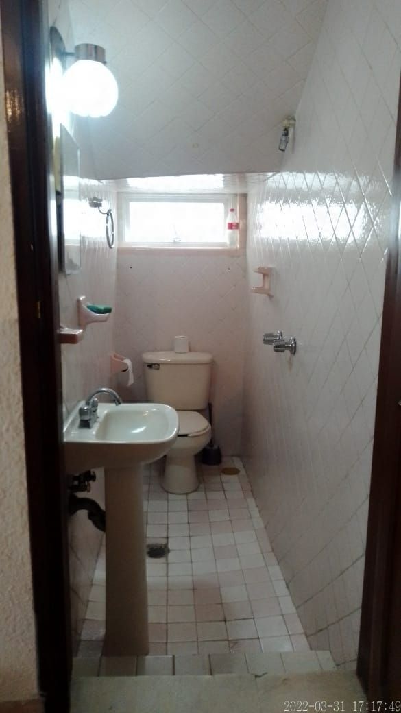8 de 19: Medio baño en planta baja