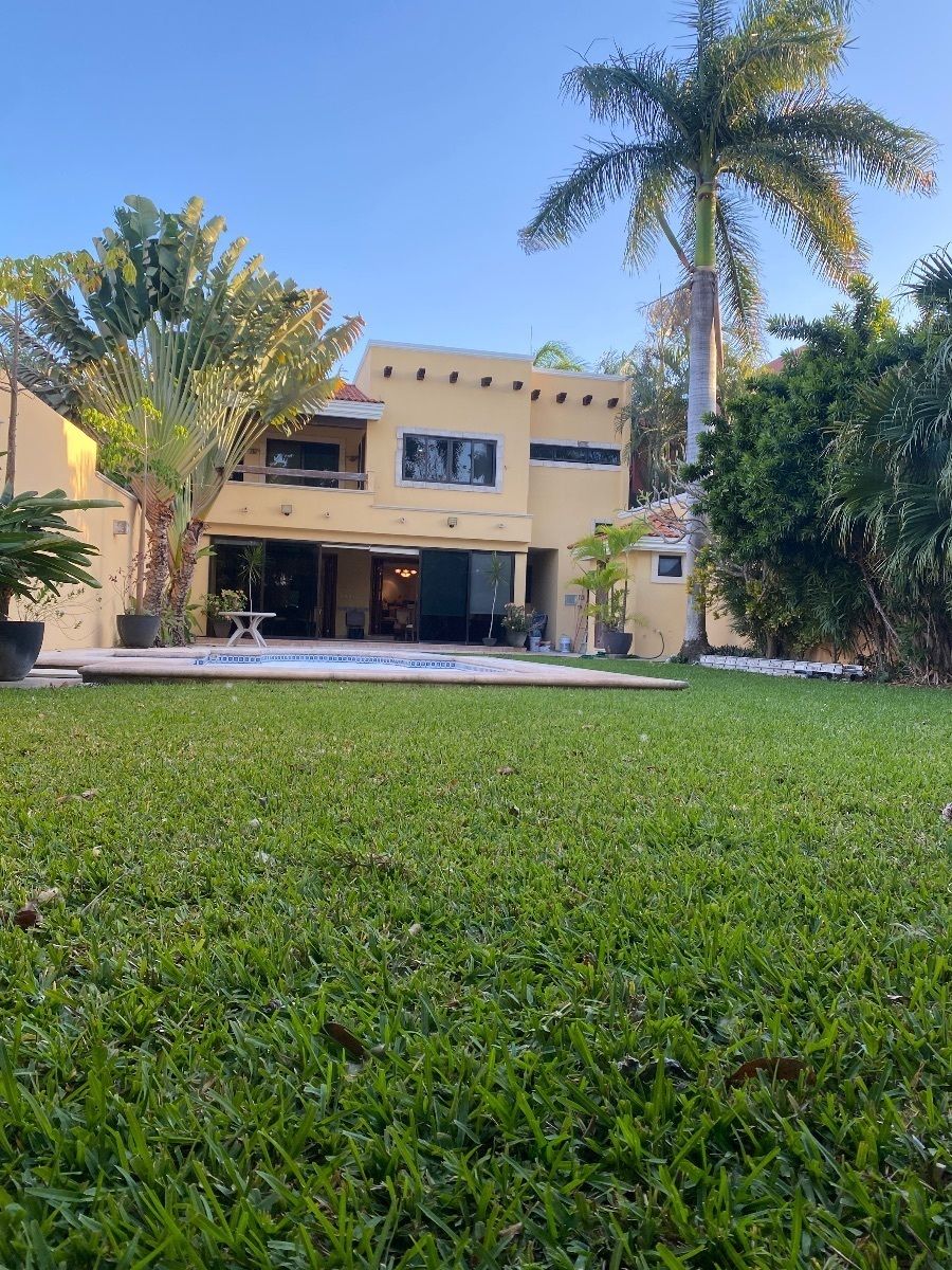 2 of 45: Vista desde atras