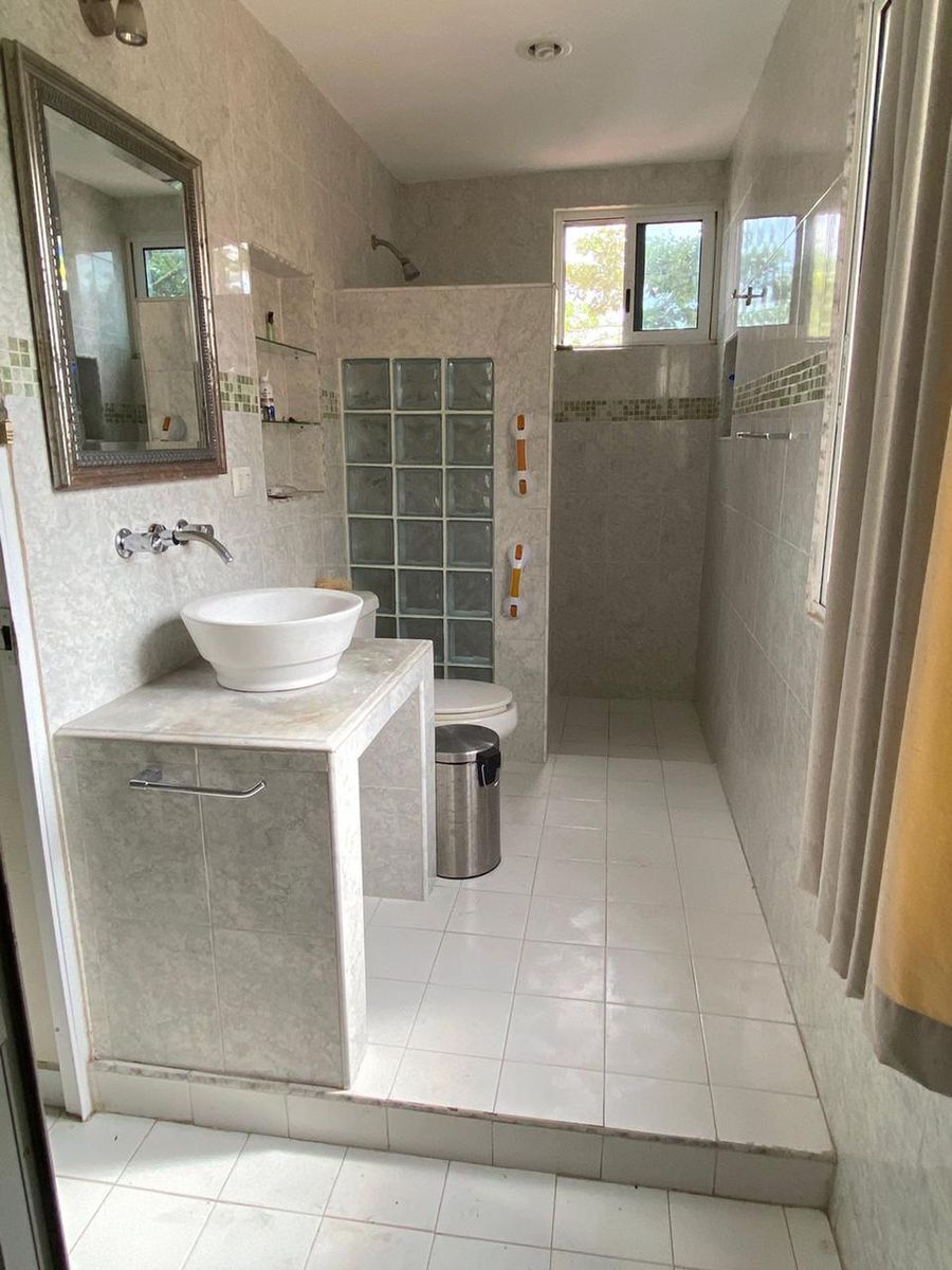 5 de 11: Baño de la recamara  principal. 