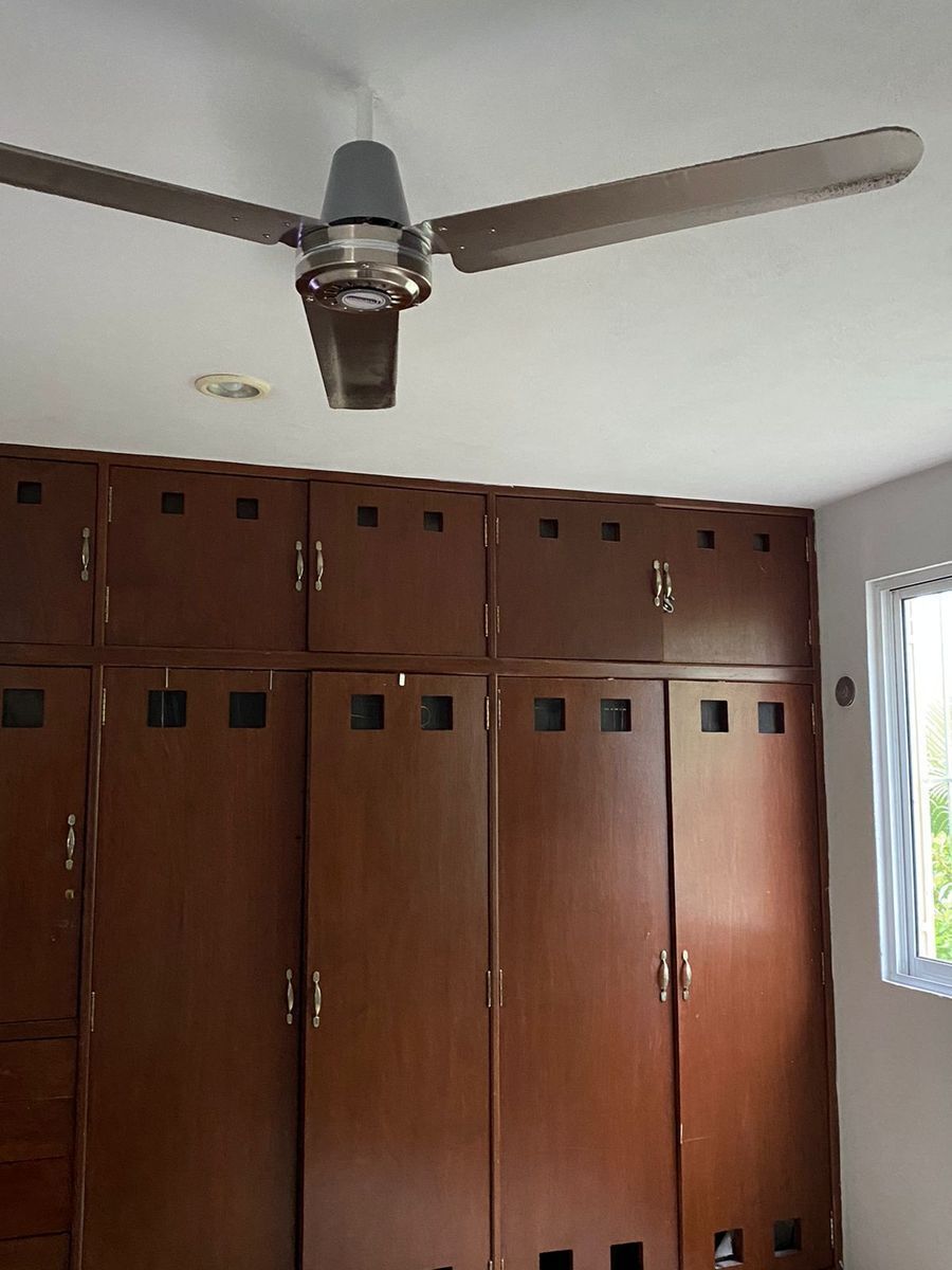 6 de 11: Closet de la recamara principal. 