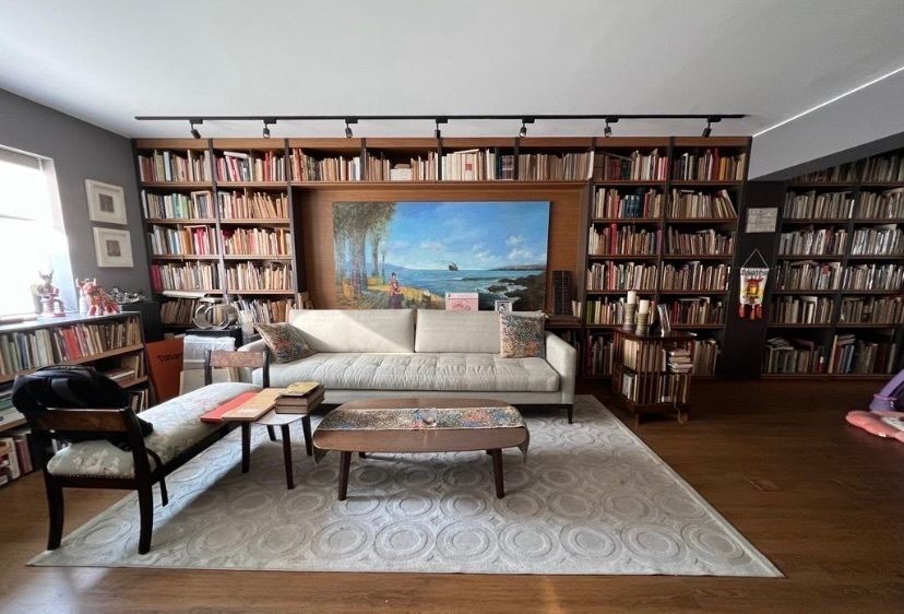 5 de 21: Impresionante Biblioteca con zona de lectura 