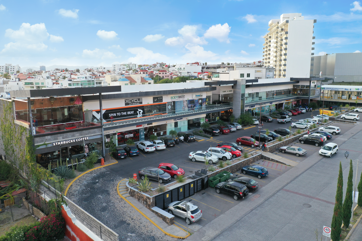 Ubika Milenio III, Plaza Comercial - Querétaro, MX.