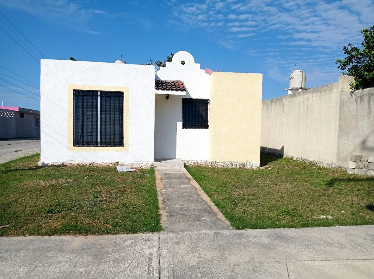 Casa con terreno excedente en esquina