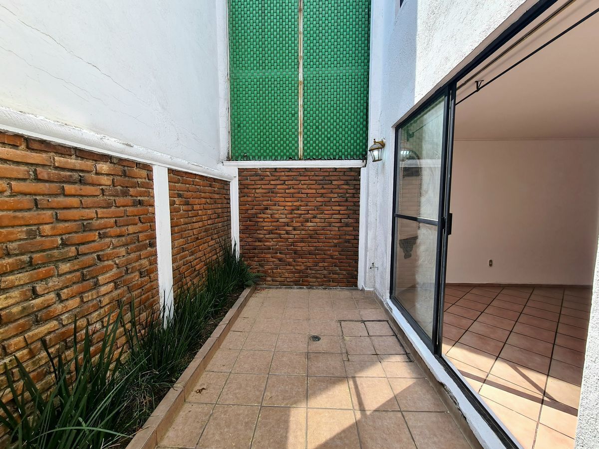 12 de 38: patio