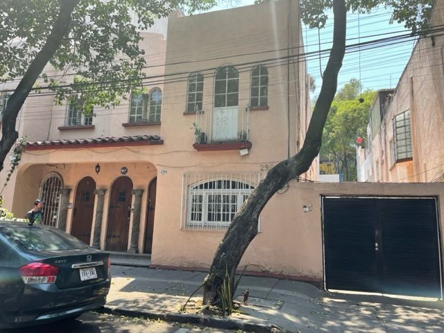 CASA CON USO DE SUELO COLONIA ROMA