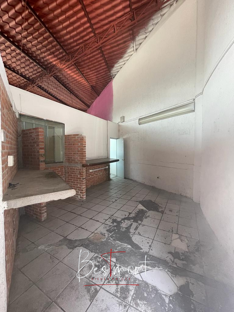 5 de 11: Interior Local