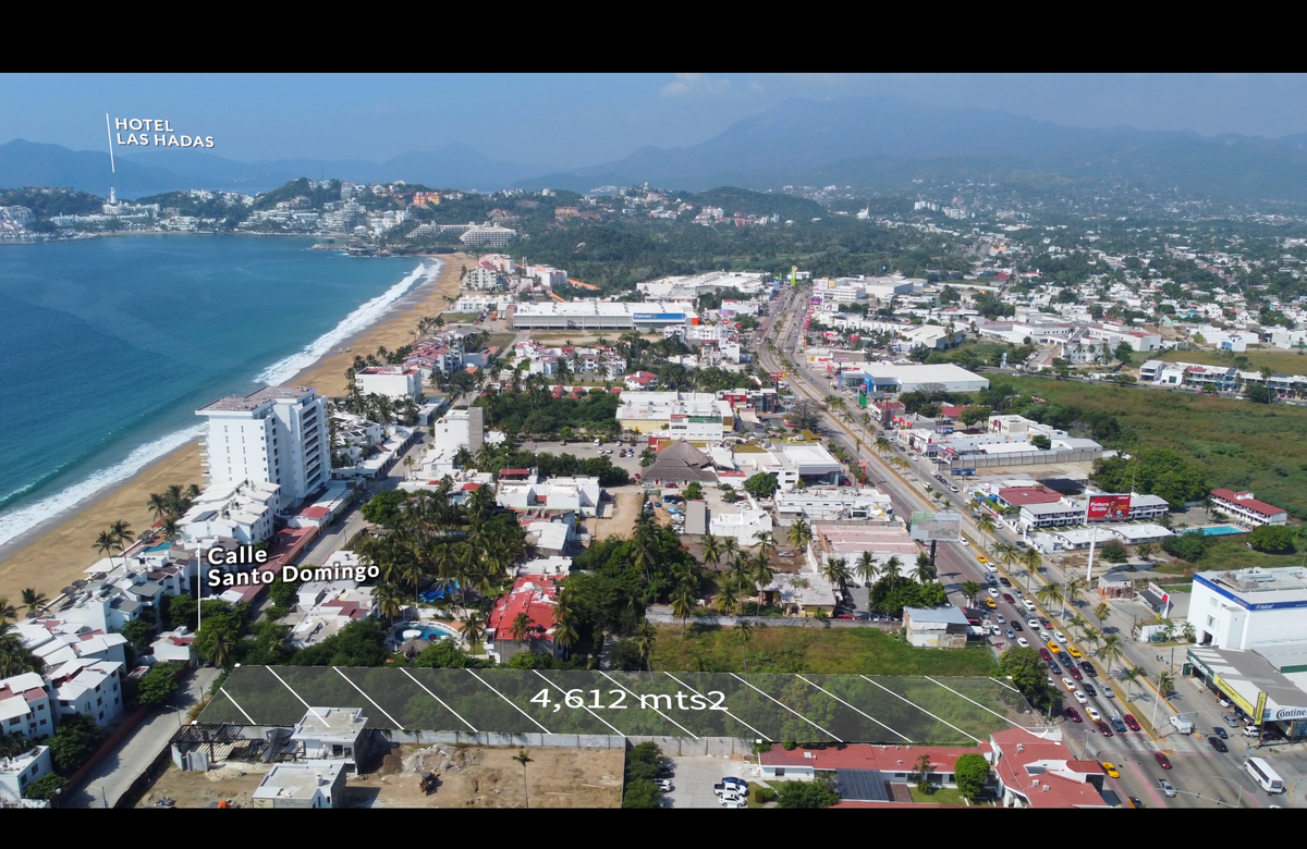 Land with excellent location in Manzanillo, just one block from the beach.