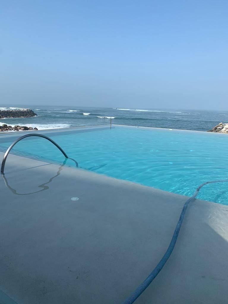 23 de 27: La piscina del condominio