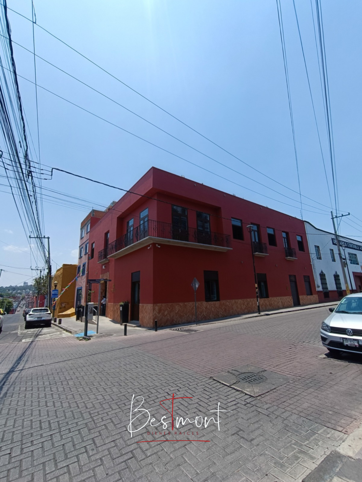 1 de 18: Fachada 2 Oriente