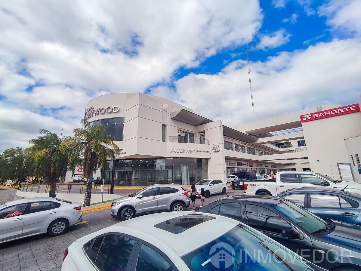 3 de 21: Plaza Hollywood