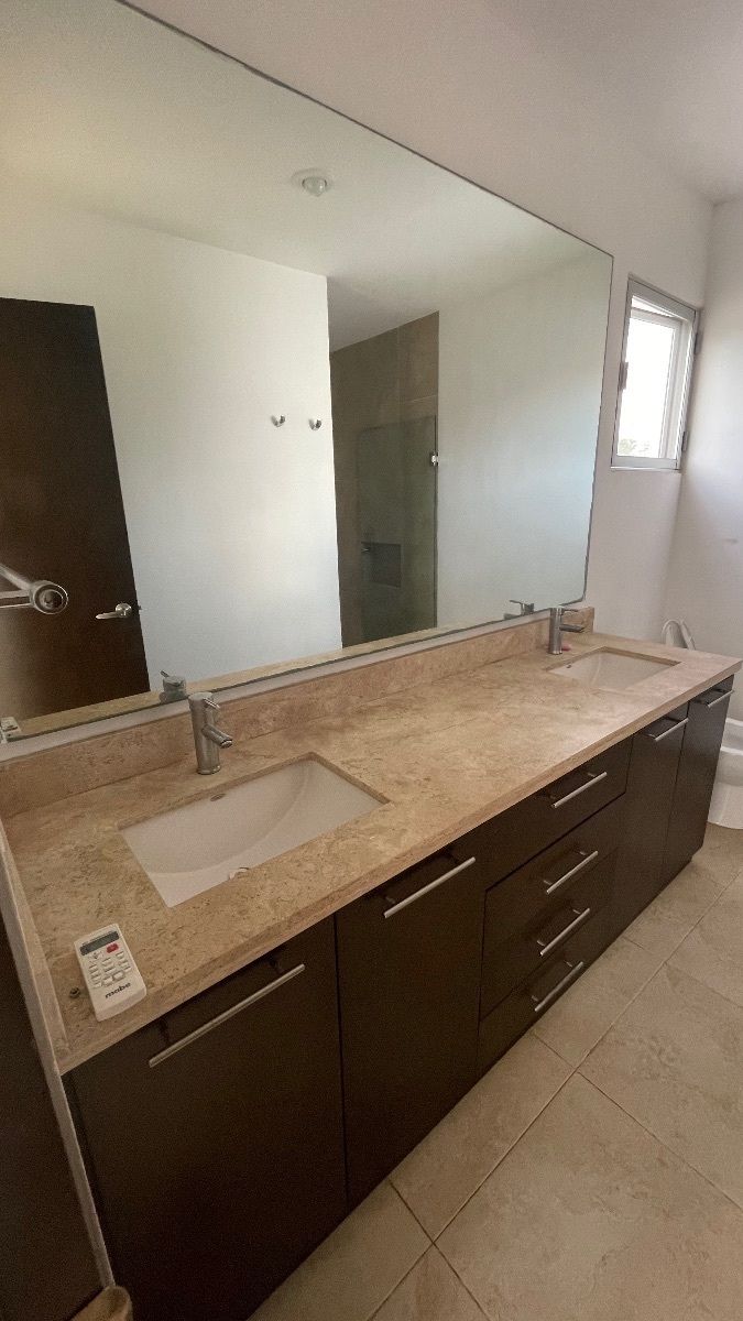 10 of 29: Baño principal