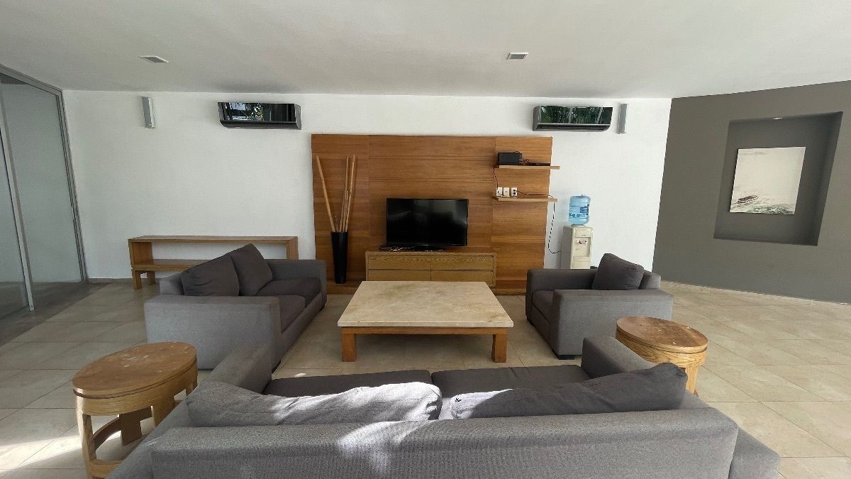 13 of 29: Family Room