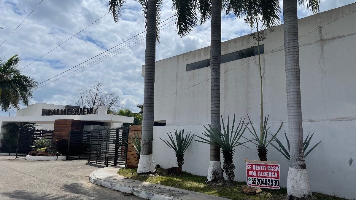20 of 29: Entrada al condominio