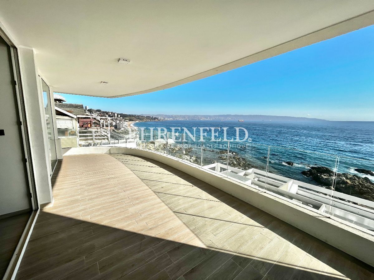 3 de 18: Amplia terraza 