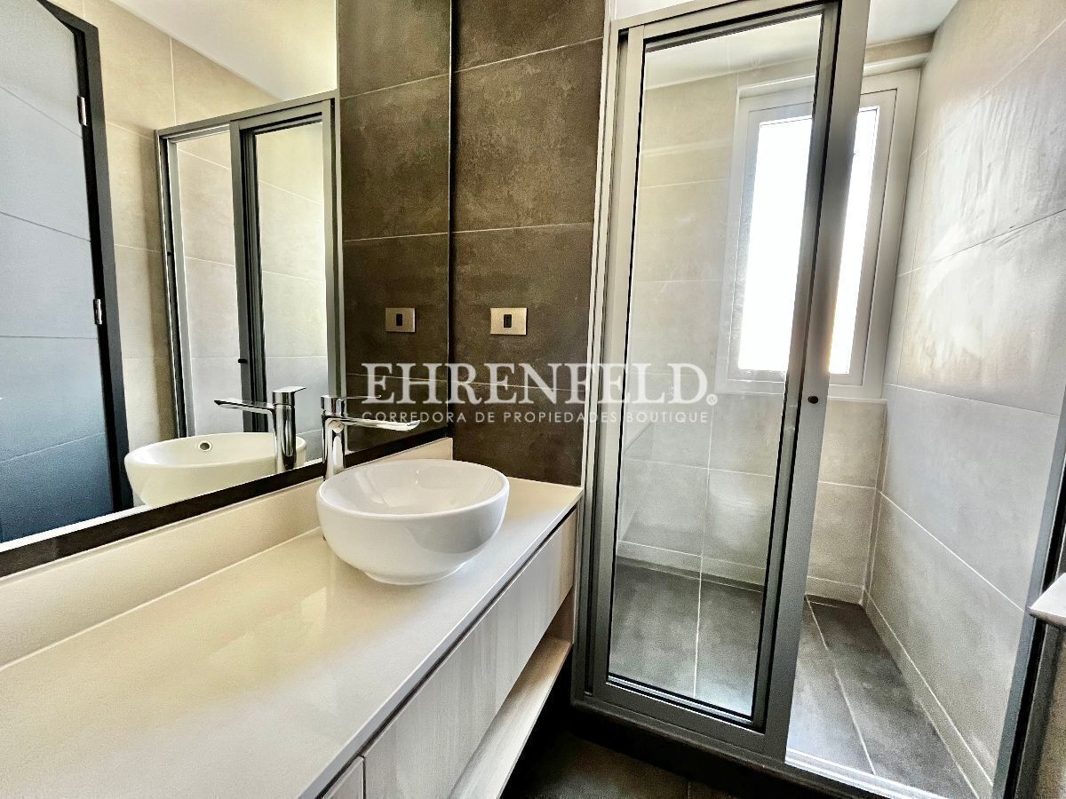 9 de 18: baño 1 en suite