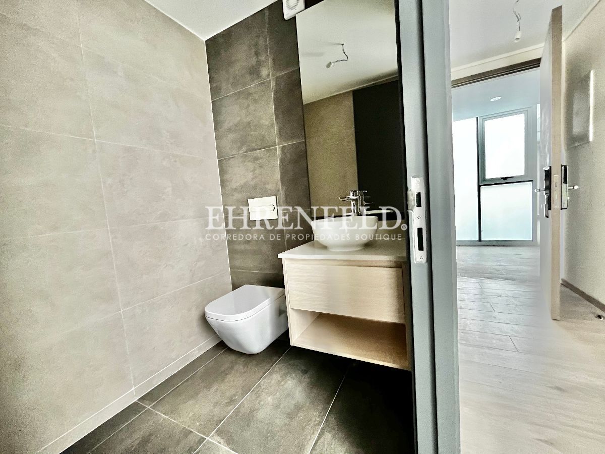 15 de 18: Baño 1 de visitas