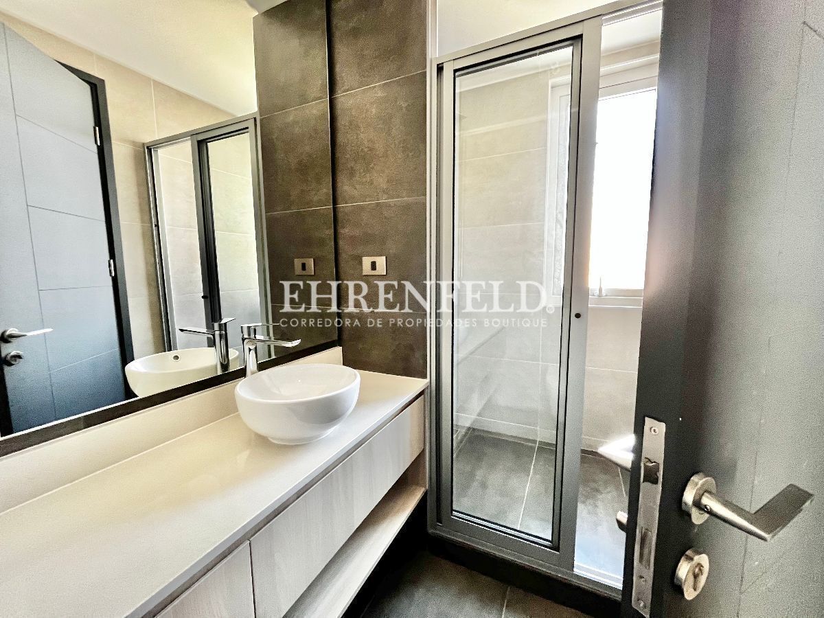 10 de 18: baño 1 principal en suite