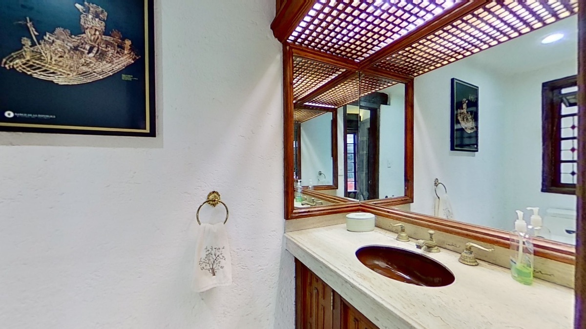 3 of 28: Baño de visitas