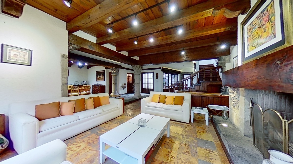 5 of 28: Sala