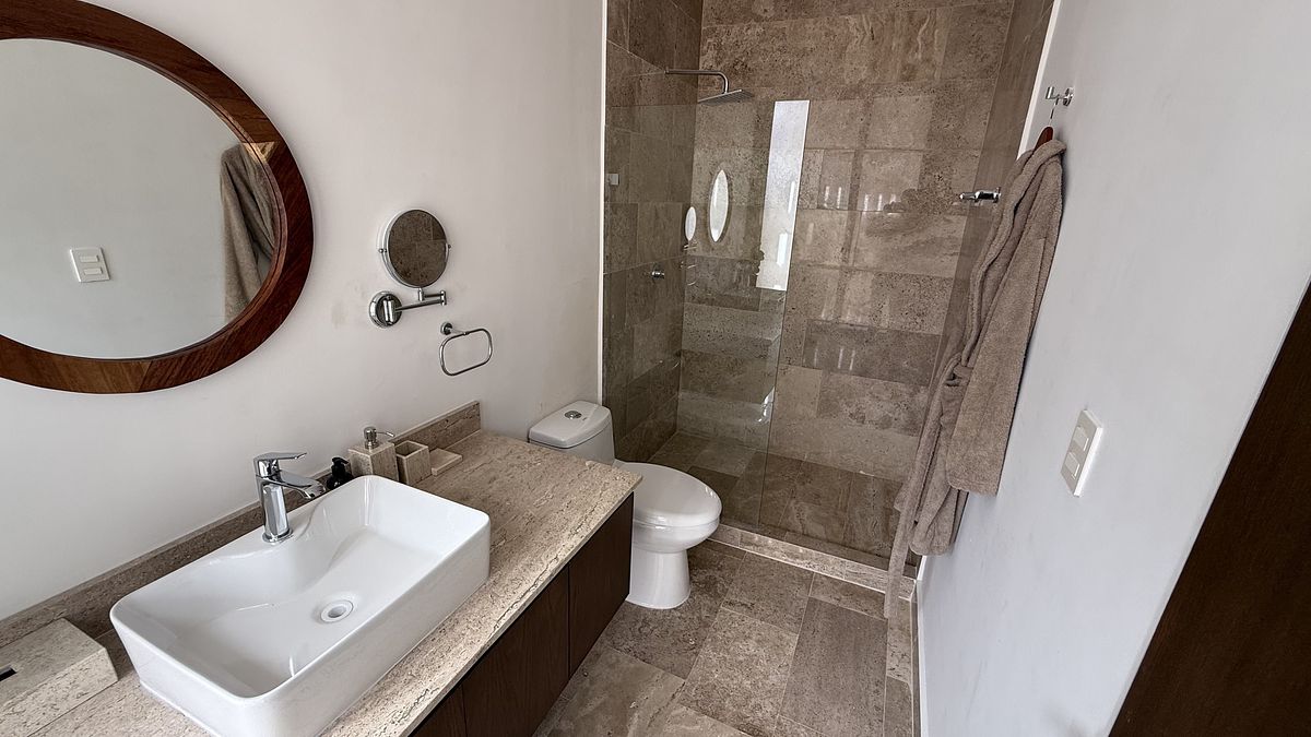 8 de 9: Baño, Segunda Recámara