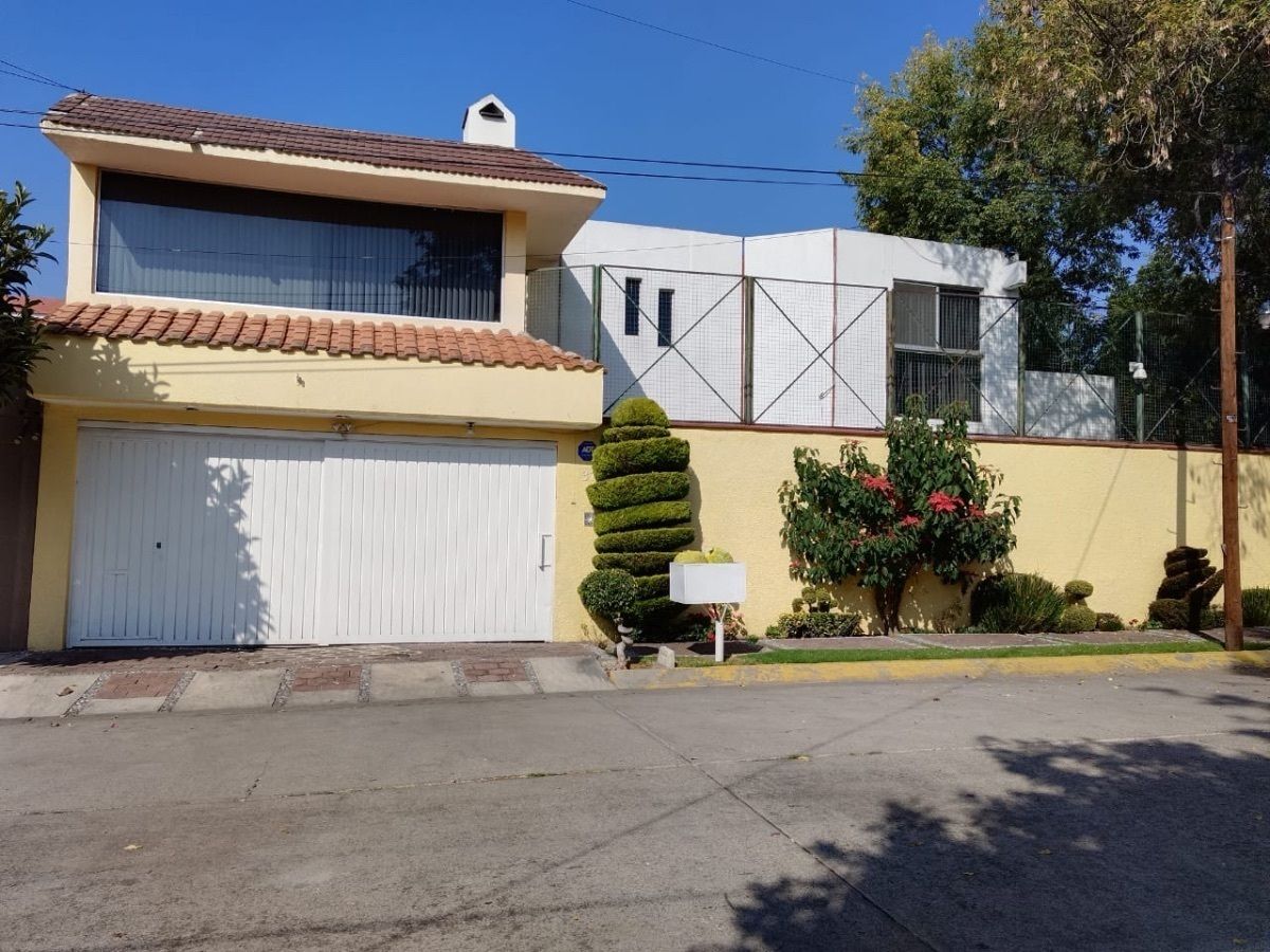 VENTA CASA ARBOLEDAS EN PRIVADA