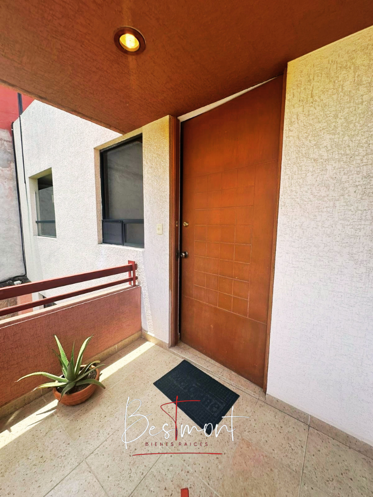 1 of 13: Entrada al depto